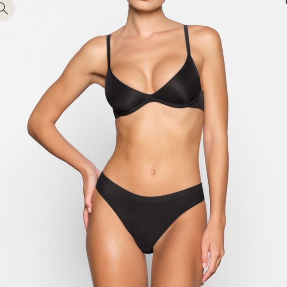 Skims Weightless Scoop Bra - Picture 3 of 4